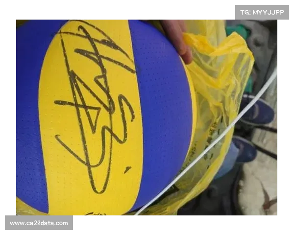 北仑总决赛球星签名排球拍成功拍卖 价格突破万元大关