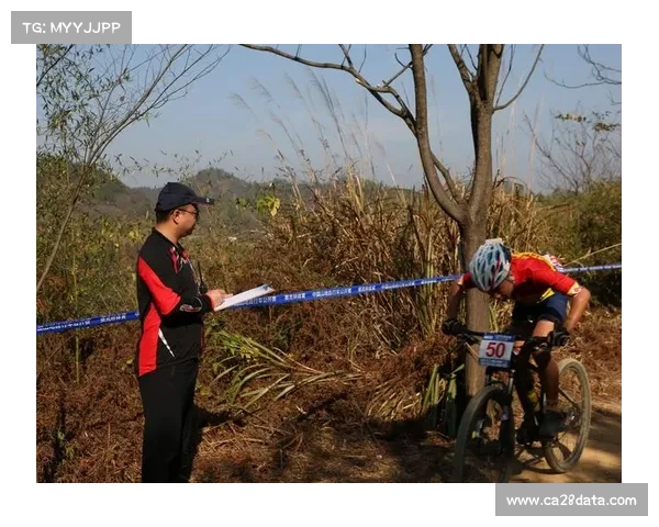 青少年冠军赛裁判实地考察赛道，部署安全工作流程